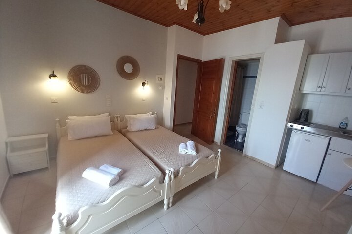Room 9 of 18