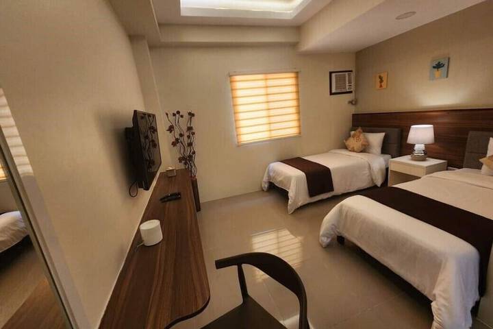 Room 5 of 8