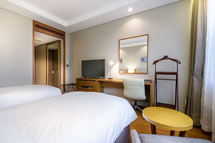 Room 14 of 98