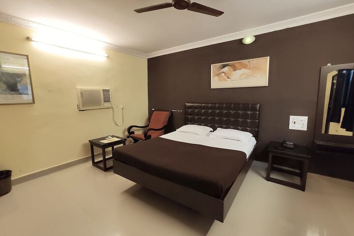 Room 5 of 22