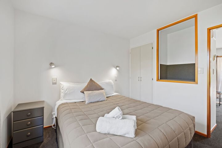 Room 16 of 46