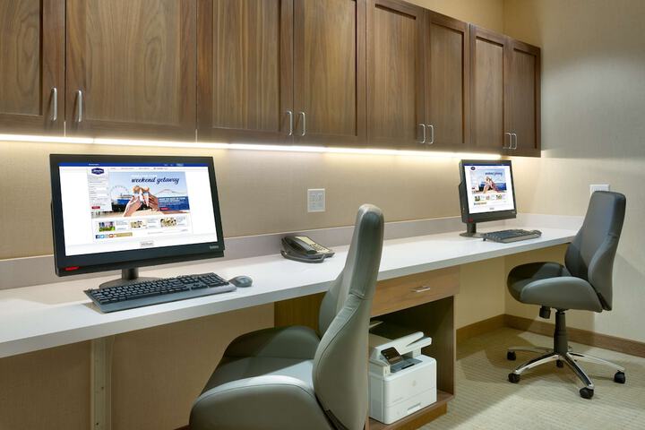 Business Center 34 of 36