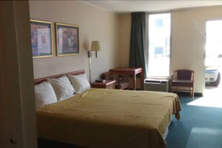 Room 7 of 8