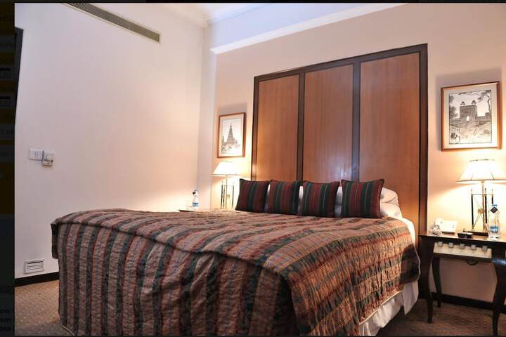 Room 5 of 28
