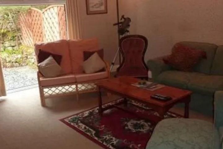 Room 4 of 11