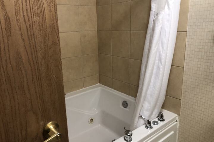 1 King Bed (5 of 9)
