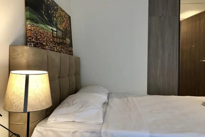 Room 15 of 16
