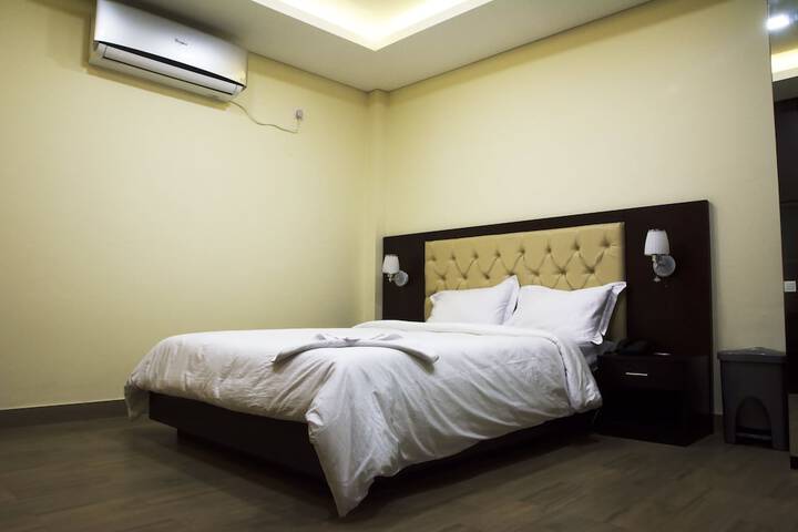 Room 4 of 20