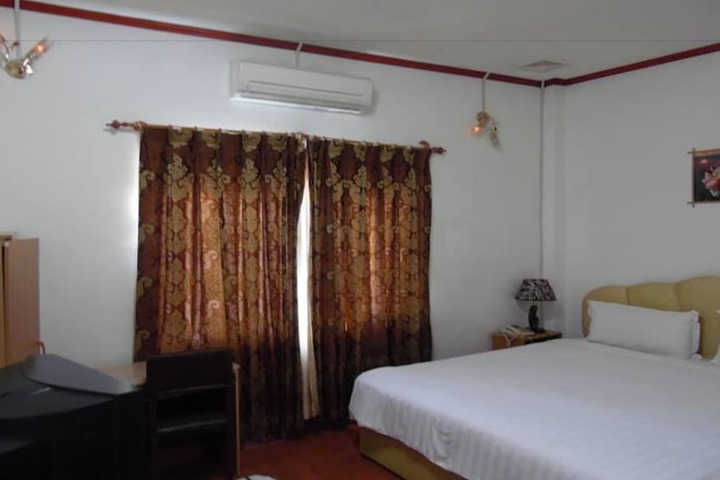Room 11 of 37