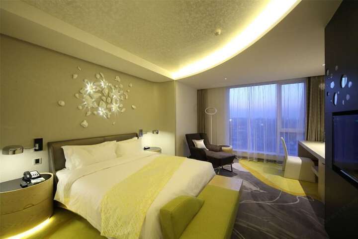 Room 14 of 33