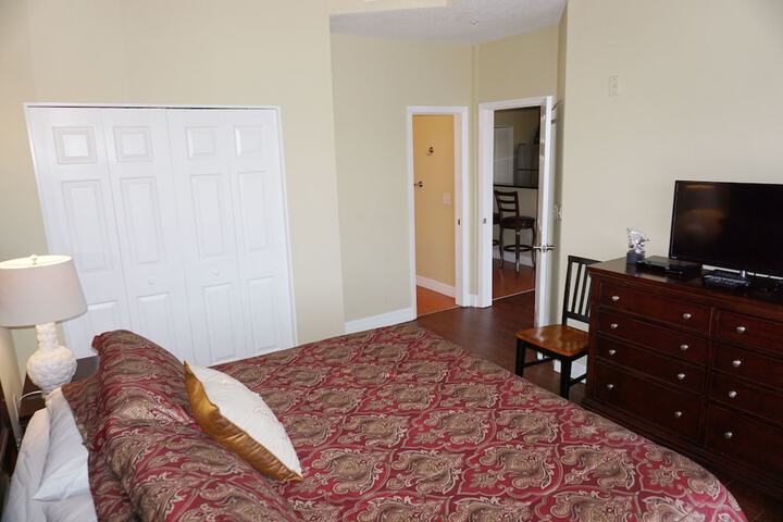 Lounge 128 of 132