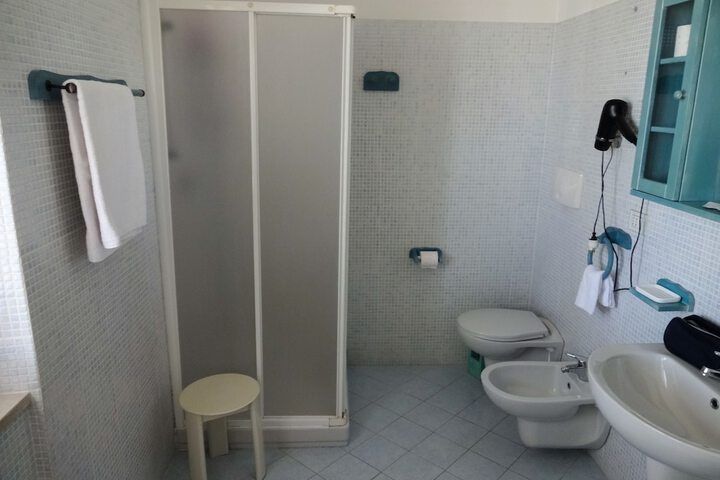 Room 8 of 14