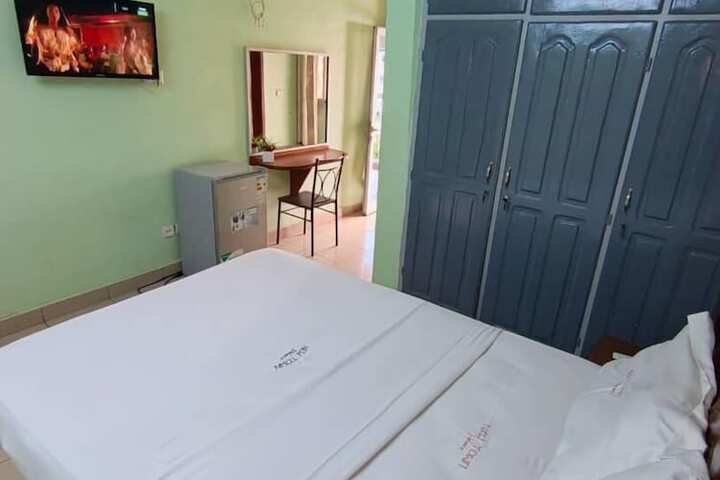 Room 33 of 99