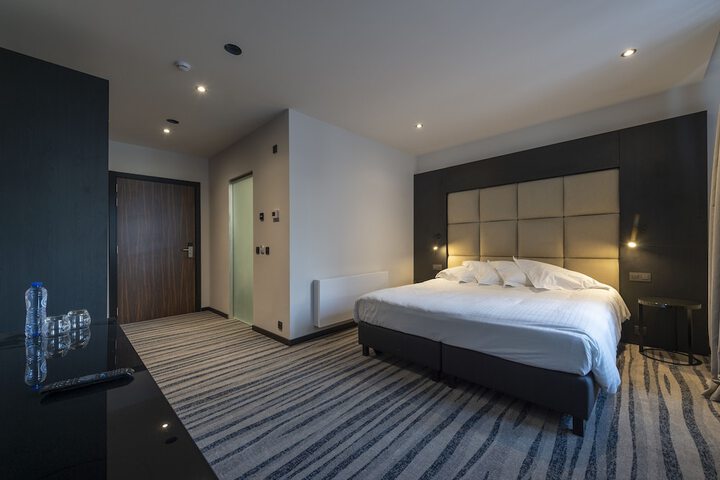 Room 11 of 39