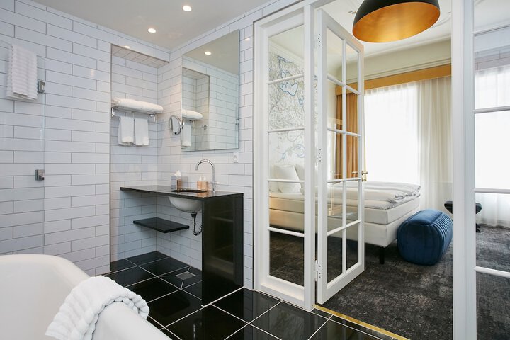 Room 43 of 64