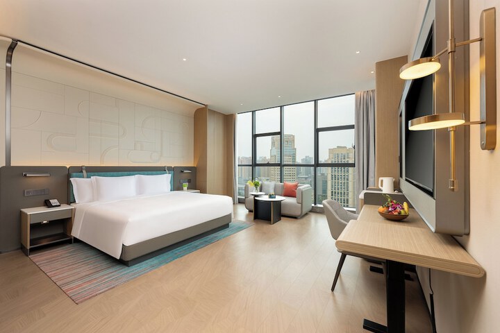 Room 32 of 53