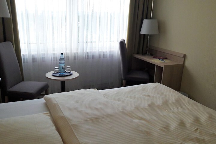 Room 7 of 42