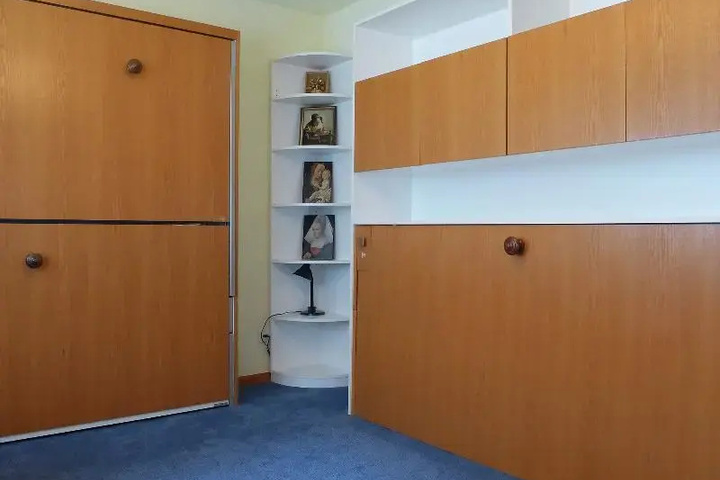 Room 3 of 27