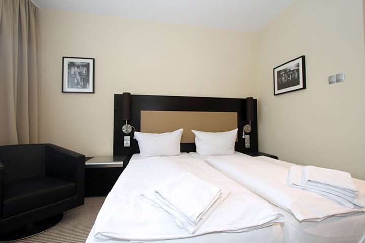 Room 4 of 14