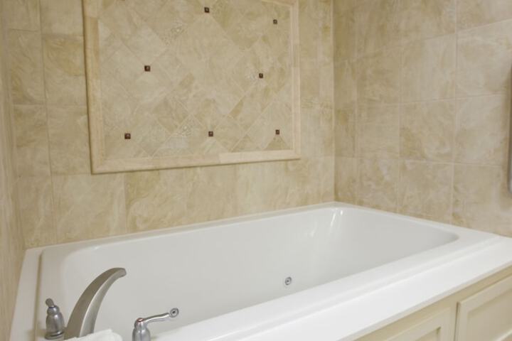 Jetted tub