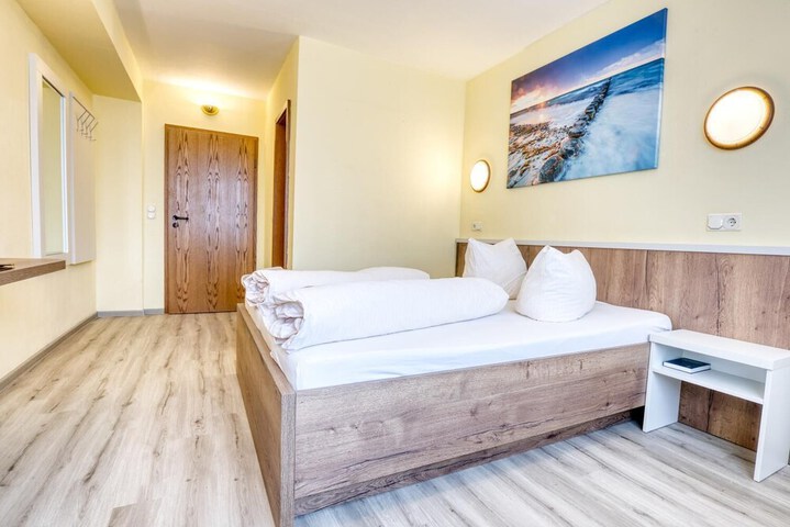 Room 21 of 40