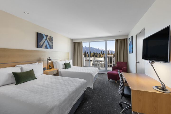 Room 8 of 114