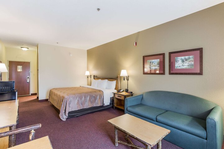 1 Queen Bed Accessible Room (10 of 10)
