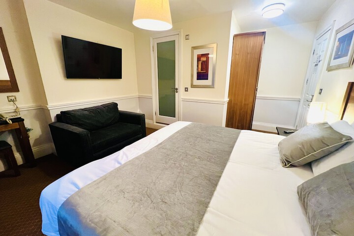 Room 6 of 43