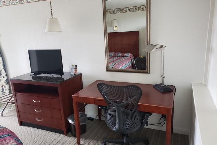 Room 11 of 37