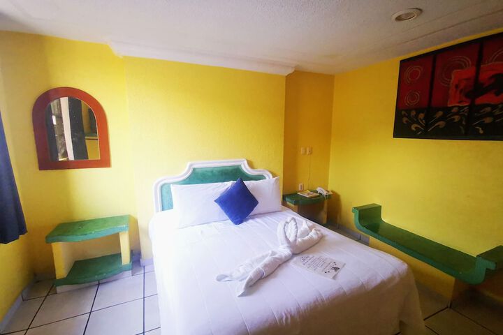 Room 10 of 14
