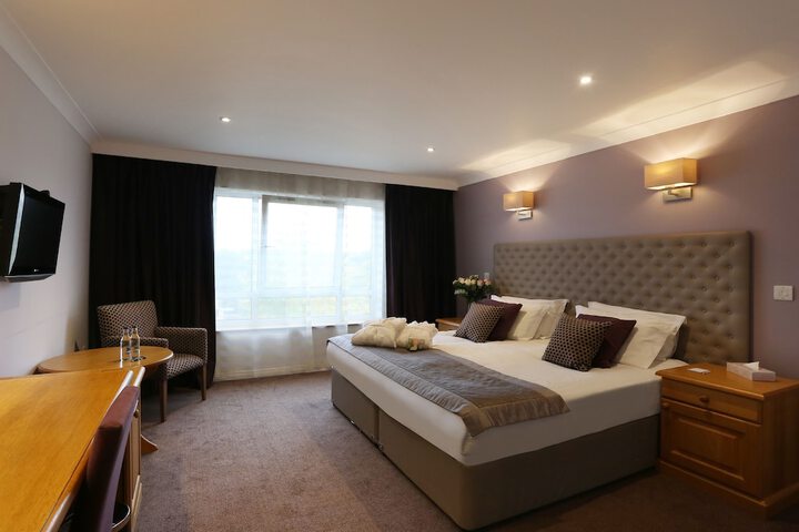 Room 4 of 93