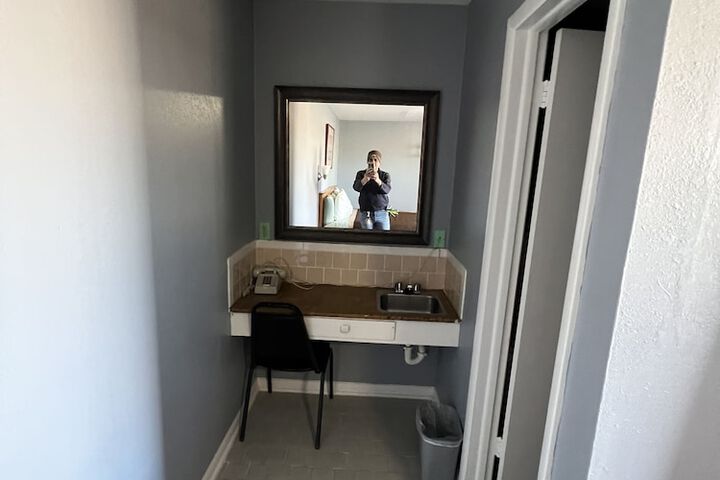 Room 3 of 26