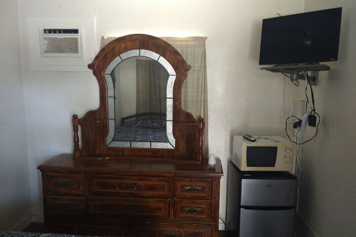 Room 13 of 27