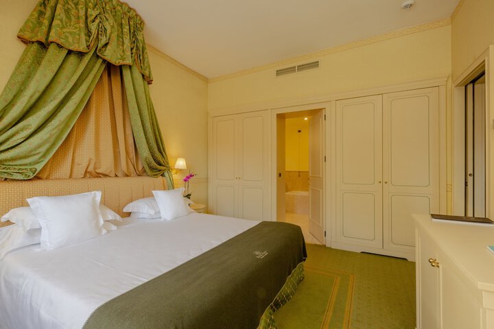 Room 16 of 62