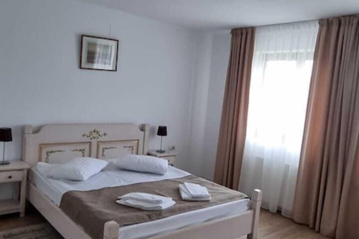 Room 5 of 19