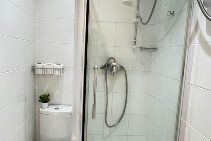 Room 105 of 118