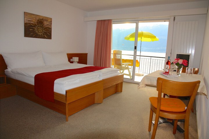 Room 4 of 60