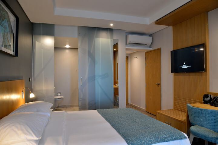 Room 3 of 28