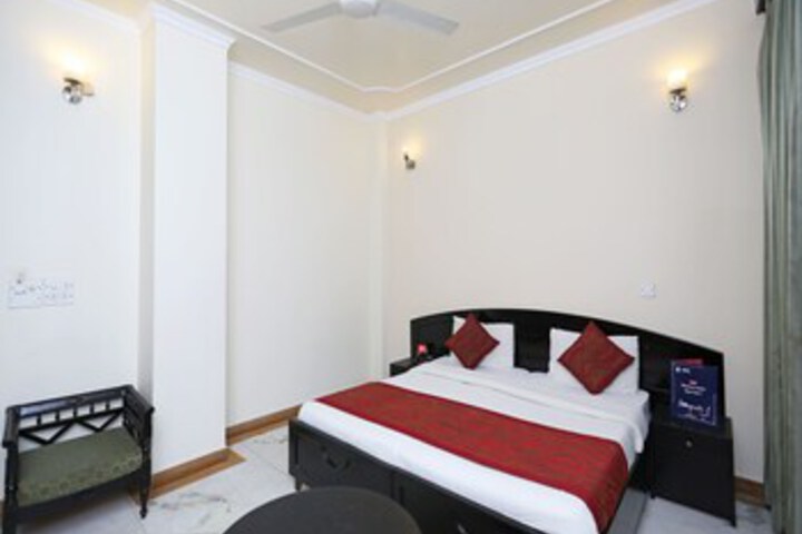 Room 13 of 26