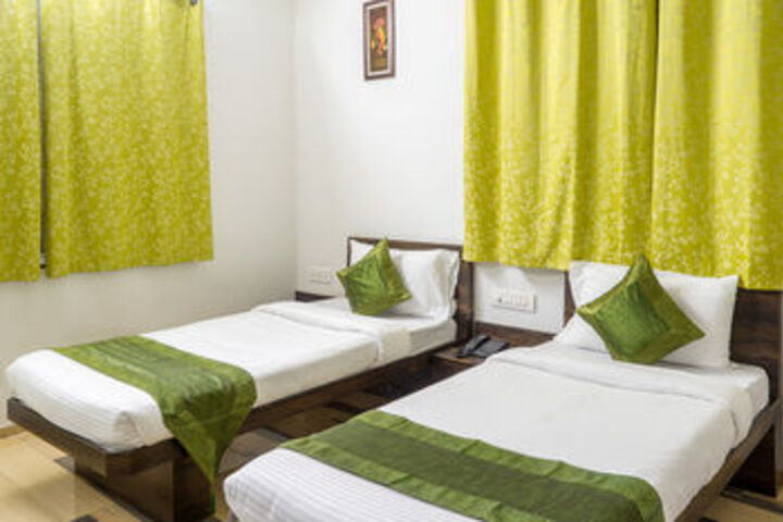 Room 13 of 27
