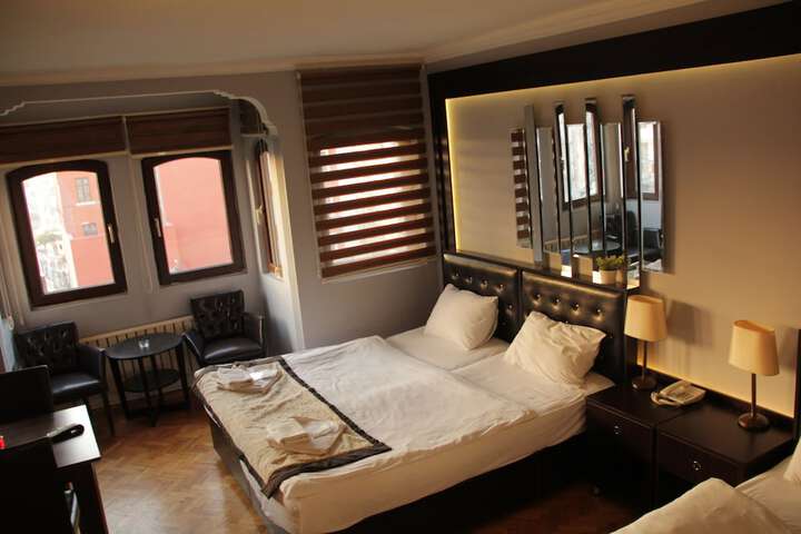 Room 9 of 27