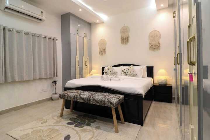 Room 2 of 27