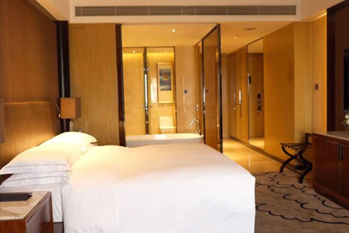 Room 16 of 97