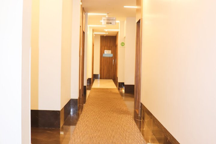 Ballroom/Hall 25 of 27