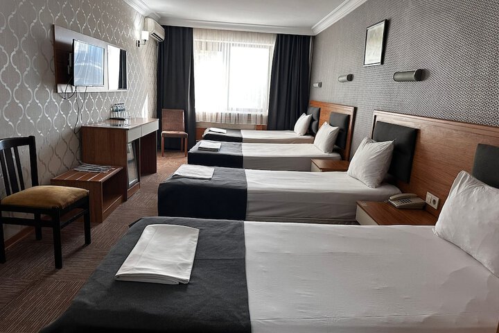Room 8 of 12