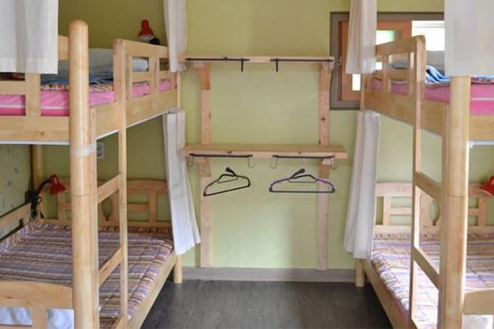 Room 17 of 38