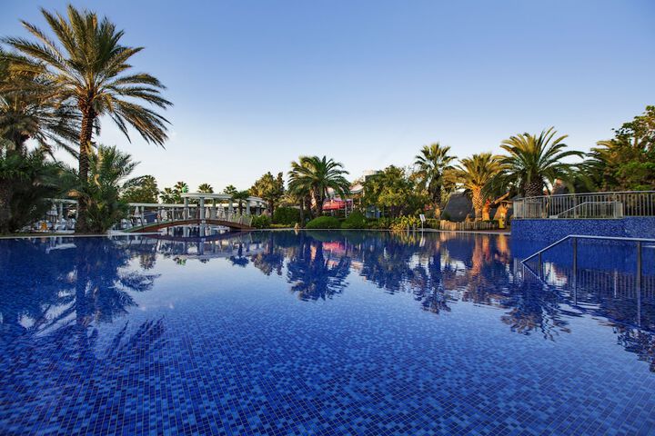 Hotel Pool