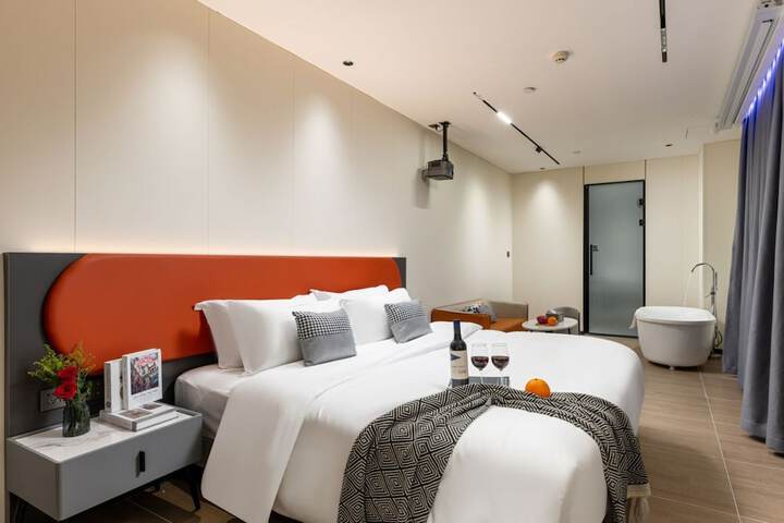 Room 7 of 13