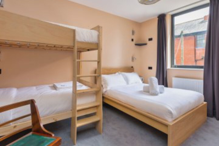 Room 93 of 109