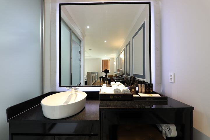 Room 55 of 58